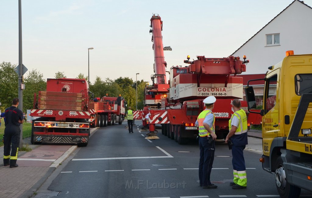 Kran drohte umzustuerzen Koeln Porz Zuendorf Hauptstr P076.JPG - Miklos Laubert